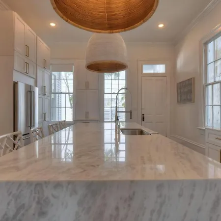 The White House Galveston Historic Luxury Near Cruise Ports Perfect For Weddings And Families-3